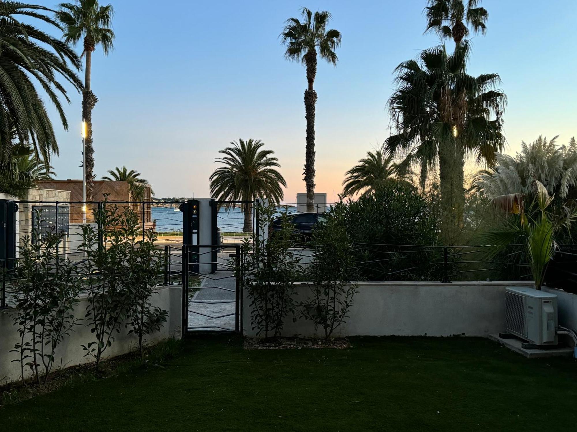 T3 Neuf Avec Terrasse Et Jardin Face A La Mer Bandol Buitenkant foto